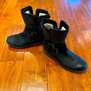 Gently Used UGG Snow Boots